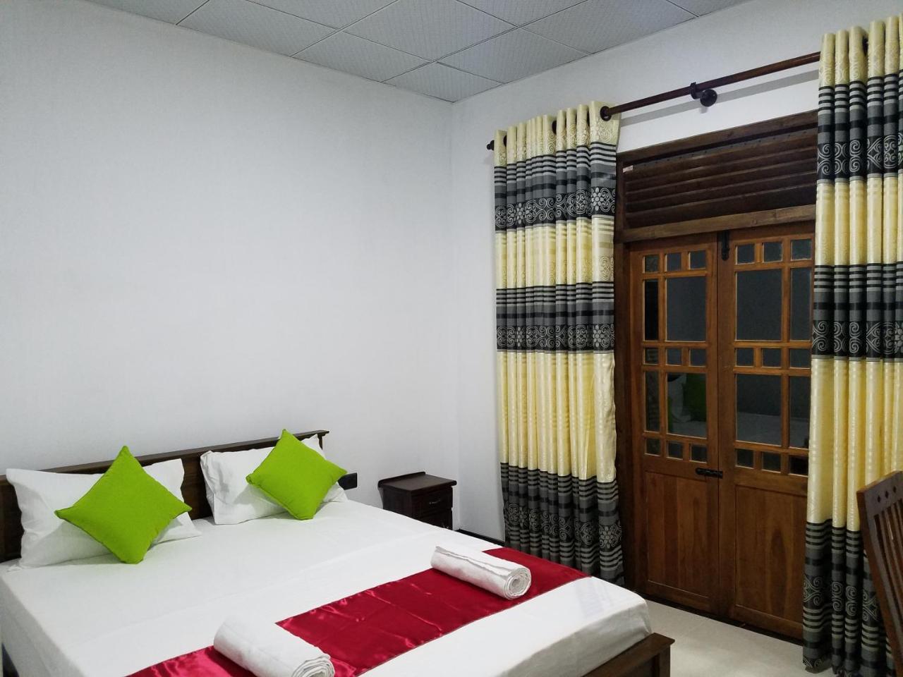 Yashumi Homestay Дамбулла Экстерьер фото